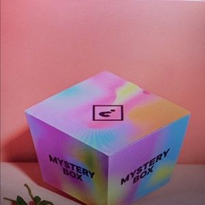 MYSTERY BOX - 4 PIECES OF WOMEN’S CLOTHING.$30